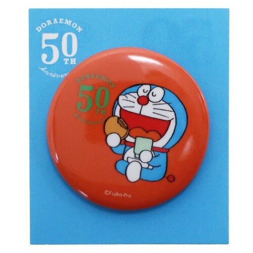 JAN 4549204761424 44mm カンバッジ 缶バッジ ドラえもん 50周年記念 どら焼き スモールプラネット コレクション雑貨 プレゼント アニメ通販 株式会社スモール・プラネット ホビー 画像